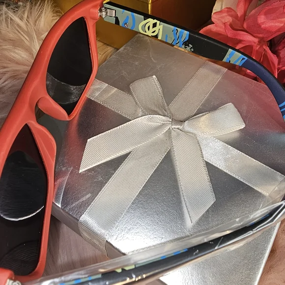 Men's Black Sunglasses with Gold Lenses - Picture 4 of 9